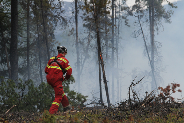 Community effort to fight windstorm fires