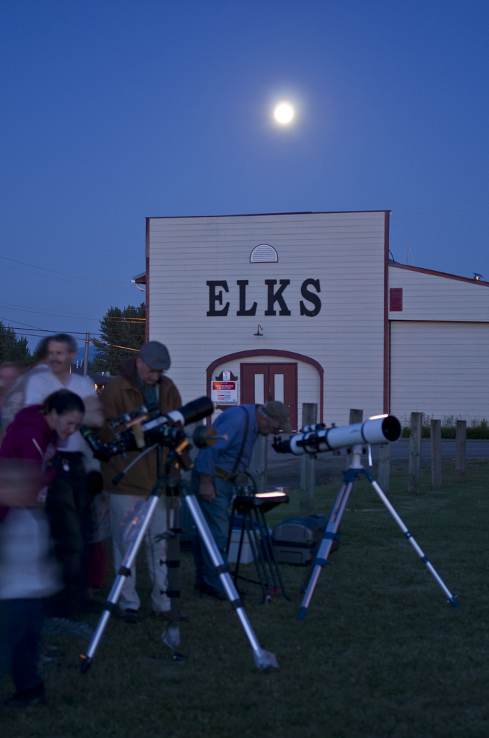 Night skies offer historic flyby of Pluto