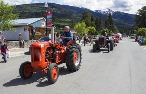 The Valemountain Days parade comes right down 5th Ave, while kids flock to get their share of candy. / EVAN MATTHEWS