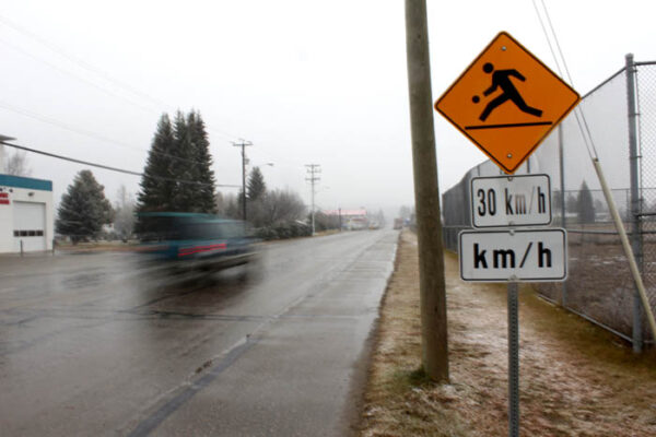 Photo: Evan Matthews The old is new again, as this speed sign remains near the former property of Valemount’s secondary school. However, the Village is lowering the speed limit to 30 KM/H once again, and new signs will soon line all of 5th Ave.