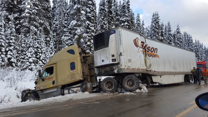 Commercial vehicles involved in every collision injury and death near Valemount for 5 years