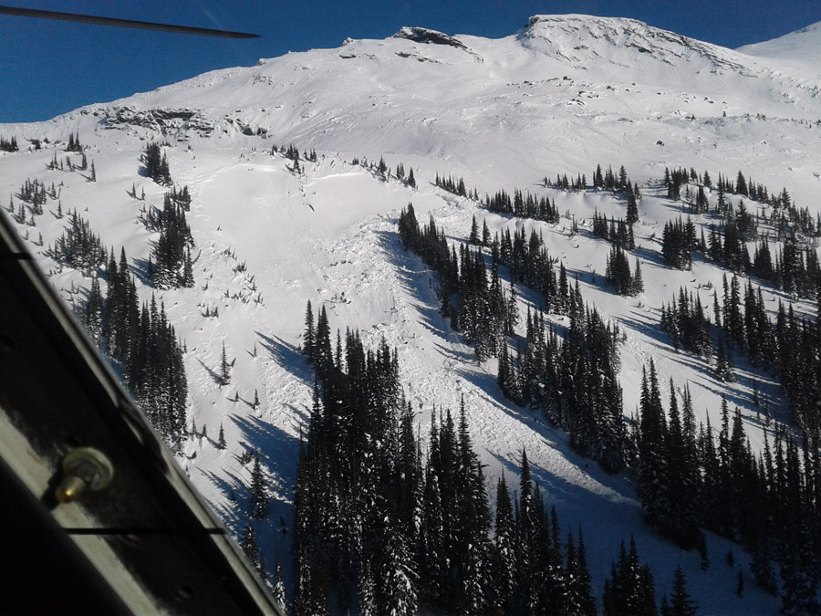 One snowmobiler dead in avalanche south of Valemount