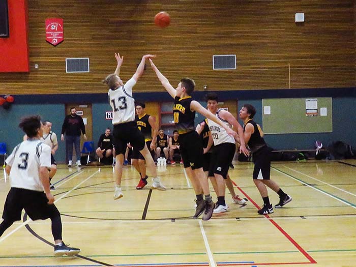 Community sends Mustangs basketball team to provincials – Live streaming of games