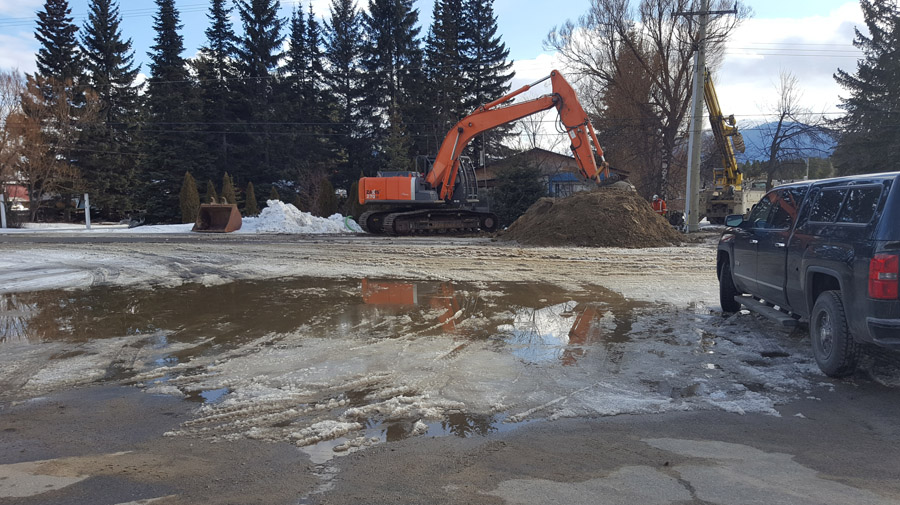Public works tackles water main break – clinic still without water