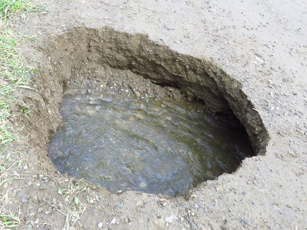 Horseshoe lake road closed due to hole, high water +VIDEO