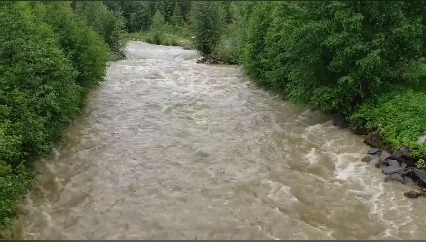 Stage 4 water restrictions in Valemount rescinded, but caution urged around river banks