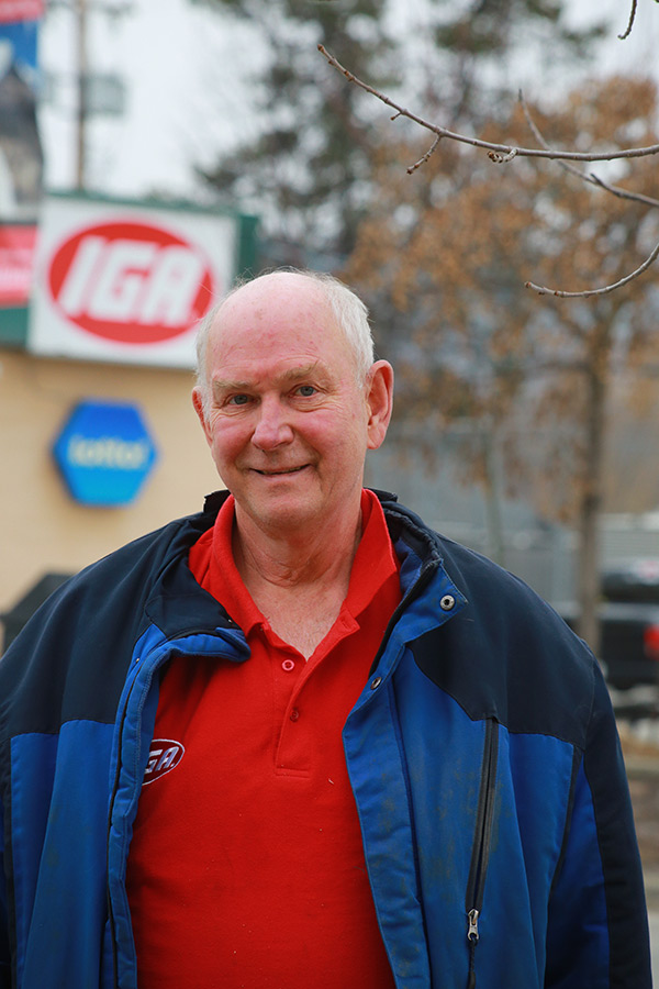 Mike Simms, Valemount’s long-time grocer, retires from IGA