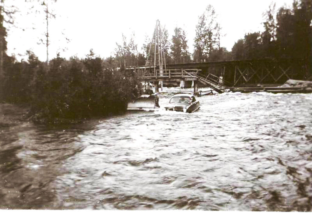 1953 Swift Creek bridge washout. /LLOYD JECK