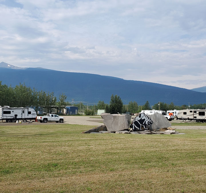 Gigglin’ Grizzly pub opens RV Park
